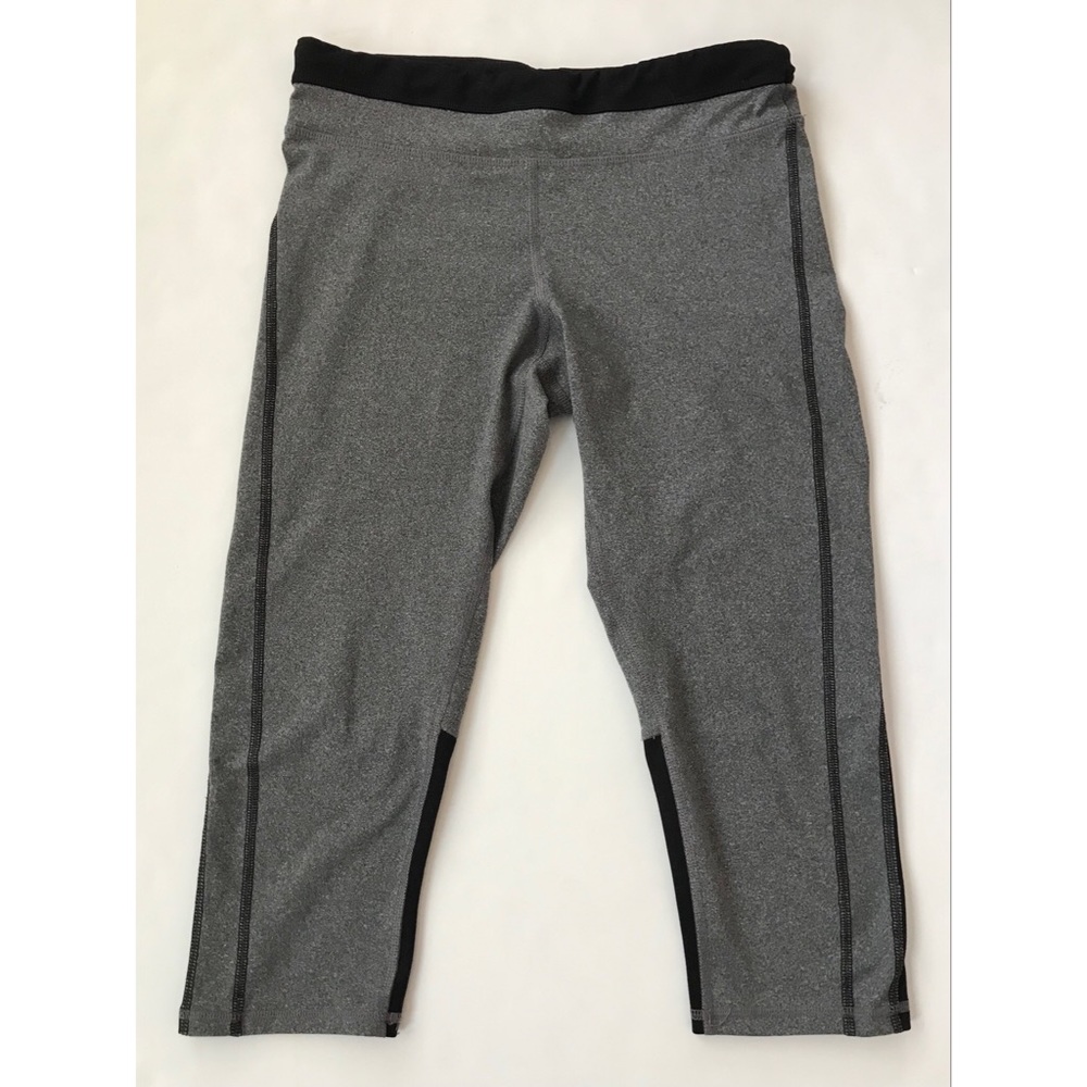 Champion Women’s Gray and Black Capri Leggings Size Medium